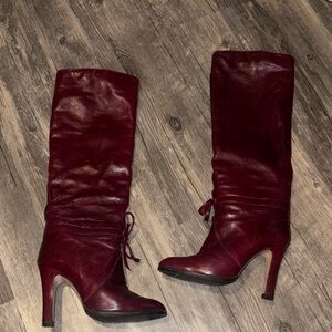 Vintage burgundy leather boots - woman’s size 6 
Captivators brand / beautiful